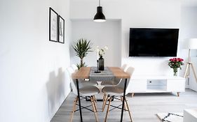 Luxurious Two Bedroom Apartment With Private Parking